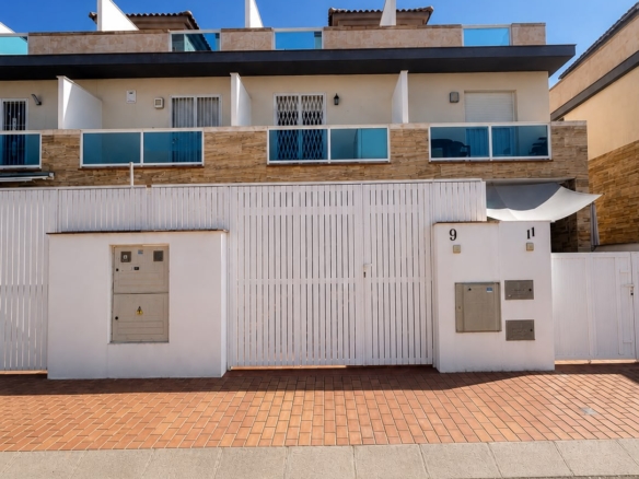 Resale: Instapklare townhouse met 3 slaapkamers, zwembad en dakterras in Lo Pagán